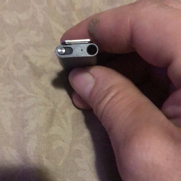 I-pod shuffle with usb charger cord - Picture 6 of 7